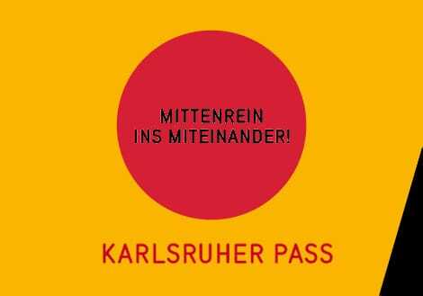 Logo f&uuml;r den Karlsruher Pass mit einem roten Kreis und dem Slogan &bdquo;MITTENREIN INS MITEINANDER!&ldquo; in schwarzer Schrift.